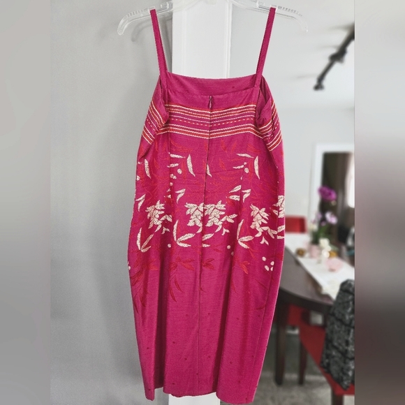 Geometrie Pink dress with Tan Embroidered flowers (Size 8) - Picture 2 of 3
